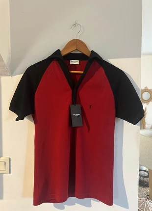 Polo Saint Laurent taille XS/S neuf avec étiquette, brand: Saint Laurent, condizioni: Nuovo con cartellino, taglia: XS, €130.00, €137.20 include la Protezione acquisti