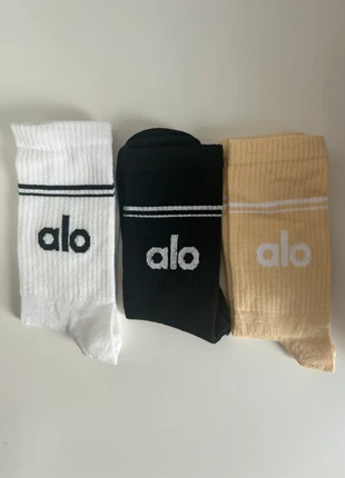 Lot de 3 paires de chaussettes ALO yoga en coton neuve jaune blanche et noir, marque: Alo Yoga, état: Très bon état, taille: Taille unique, 25,00 €, 26,95 € Protection acheteurs incluse