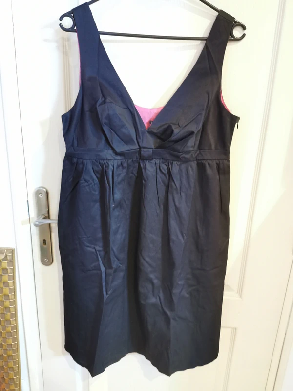 Robe noire classe T42 - photo numéro 2