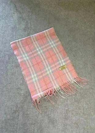 Écharpe Burberry rose, marque: Burberry, état: Très bon état, 55,00 €, 58,45 € Protection acheteurs (Pro) incluse