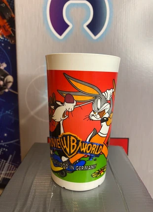 Warner bros world beker vintage 1998, merk: Warner Bros., staat: Goed, € 4,00, € 4,90 inclusief Kopersbescherming