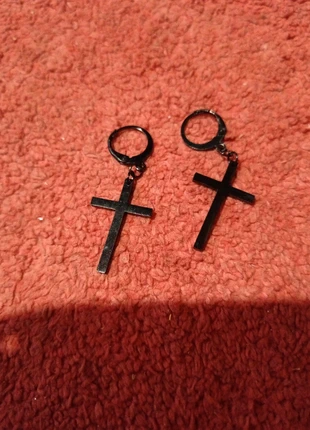 Boucles d'oreilles croix couleur noir, marca: Noir, estado: Muito bom, €3.00, €3.85 inclui Proteção do Comprador