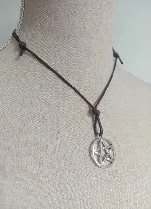 Collar con colgante de pentáculo plateado, marque: Local, état: Neuf sans étiquette, 9,00 €, 10,15 € Protection acheteurs incluse
