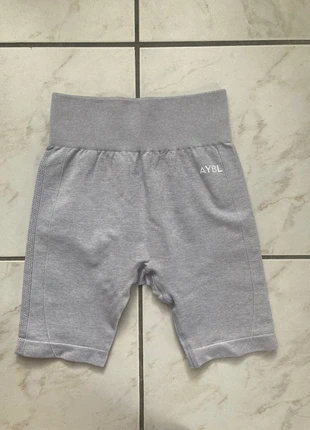 Short AYBL taille XS couleur gris, marque: AYBL, état: Très bon état, taille: XS / 34 / 6, 11,00 €, 12,25 € Protection acheteurs (Pro) incluse