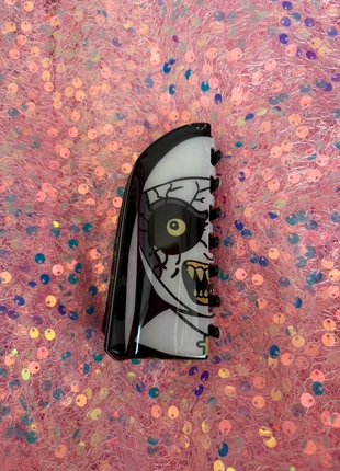 The nun claw clip, brand: horror, condition: New with tags, £4.00, £4.90 includes Buyer Protection
