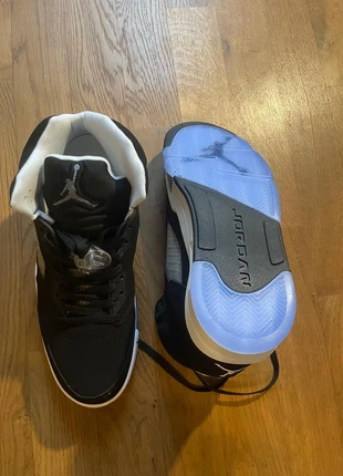 Air Jordan 5 Retro Moonlight (Oreo) Sneaker Größe 44 – Wie Neu – Streetwear, brand: Jordan, condizioni: Ottime, taglia: 44, €89.00, €94.15 include la Protezione acquisti