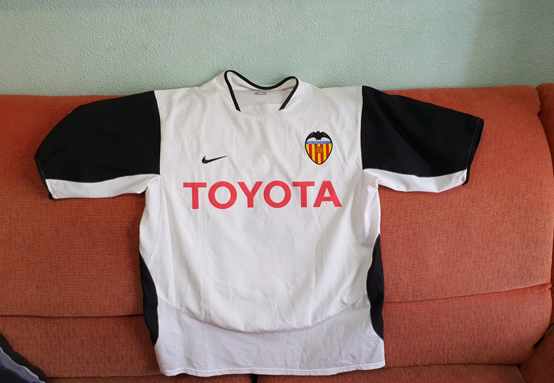 Camiseta Nike Valencia CF, blanca con publicidad de Toyota. - Vinted