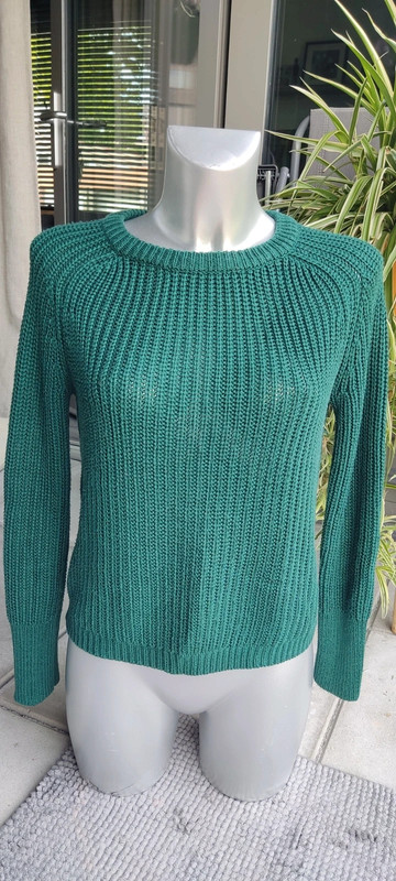 Nice dark green knitted jumper. 5
