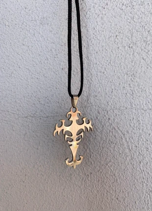 Gothic cross , marca: EMO, estado: Novo sem etiquetas, €8.00, €9.10 inclui Proteção do Comprador