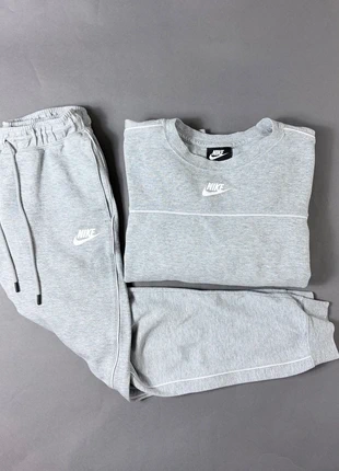 Ensemble survêtement Nike – Taille XS, marque: Nike, état: Très bon état, taille: XS, 44,00 €, 46,90 € Protection acheteurs incluse