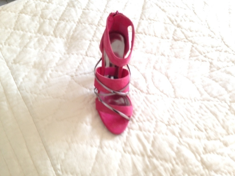 Chaussures à talon rose 1