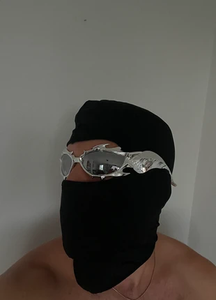 Lunettes techno + cagoule balaclava, merk: y2k, staat: Nieuw met prijskaartje, € 20,00, € 21,70 inclusief Kopersbescherming
