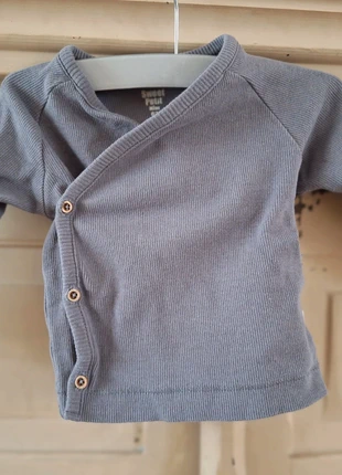 Donkergrijs overslagvestje Prenatal, marca: Prénatal, estado: Muy bueno, tamaño: 3-6 meses / 62 cm, 5,00 €, 5,95 € Protección al comprador incluida