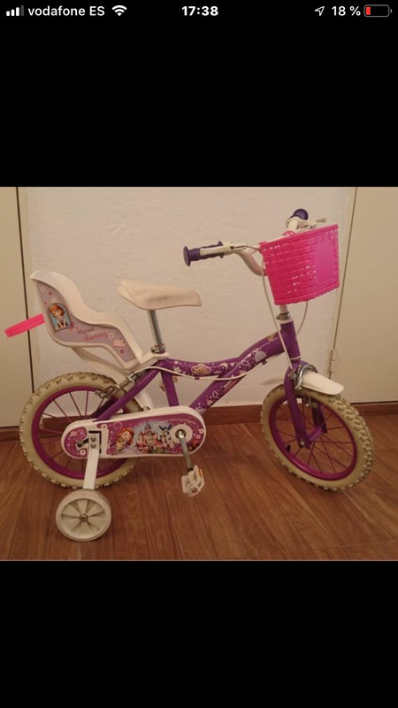 Bicicleta de princesa Sofía, prácticamente sin uso, solo se ha cogido 2 veces
