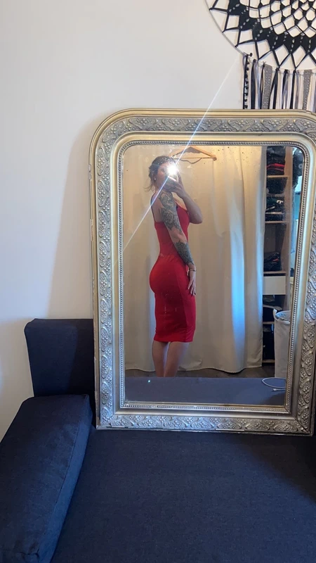 Robe moulante rouge - photo numéro 4