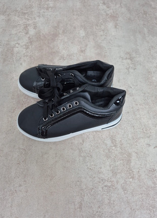 Baskets basses noires sans marque synthétique confort 37 unisexe casual, état: Très bon état, taille: 37, 6,00 €, 7,00 € Protection acheteurs incluse