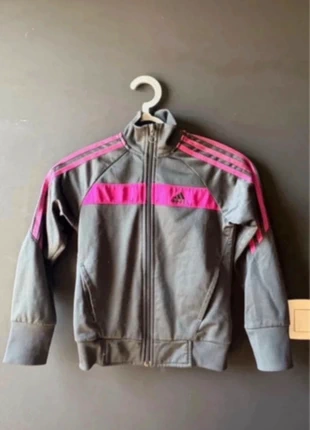 Veste Adidas noire & rose - T8ans, marque: adidas, état: Très bon état, taille: 8 ans / 128 cm, 5,00 €, 5,95 € Protection acheteurs incluse