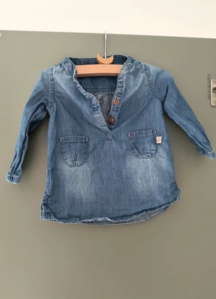 Schattig spijkerblouse hema, merk: Hema, staat: Heel goed, maat: 3-6 maanden / 62 cm, € 2,00, € 2,80 inclusief Kopersbescherming