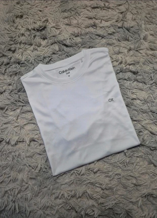 T-shirt Col Rond Calvin Klein Blanc Taille M, marke: Calvin Klein, zustand: Neu, größe: M, 17,25 €, 18,81 € inklusive Vinted-Käuferschutz