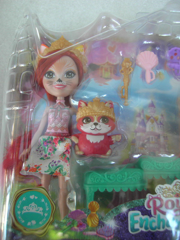 Enchantimals Royal Fabrina Fox and Frisk Secrets of Beauty Doll Set