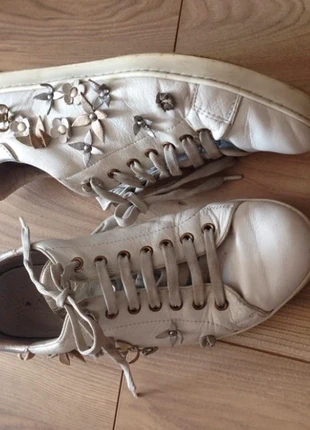 Baskets sneakers Requins cuir blanche pointure 41 , marque: Reqins, état: Très bon état, taille: 41, 14,00 €, 15,40 € Protection acheteurs incluse