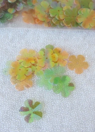 Sequins forme fleurs, condition: Very good, €3.00, €3.85 includes Buyer Protection