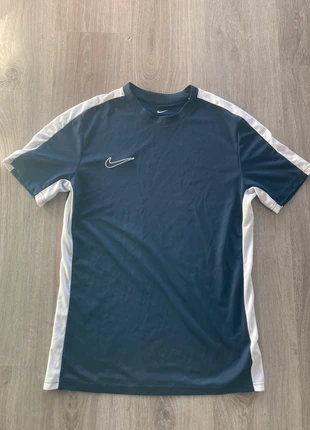 Camiseta deportiva, merk: Nike, staat: Heel goed, maat: M, € 9,00, € 10,15 inclusief Kopersbescherming