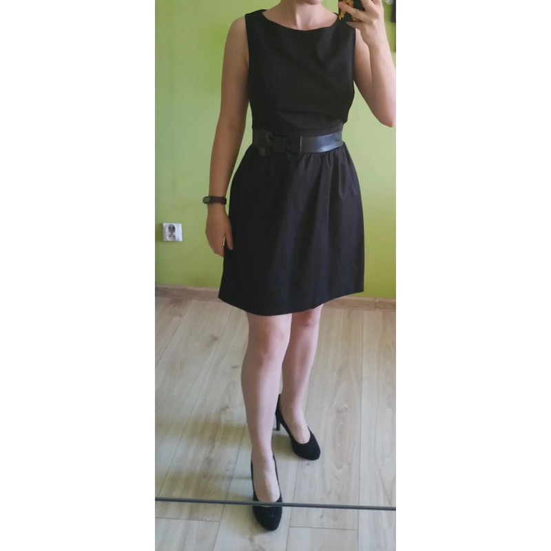Czarna sukienka rozkloszowana - Vinted