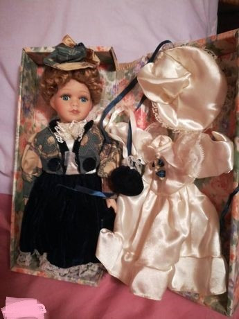 Ancienne poupée de Marque Bleu Bonheur en porcelaine dans son coffret -  Vinted