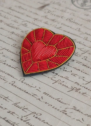 Magnifique broche couer rouge brodée, marca: Céleste mogador, estado: Novo sem etiquetas, €28.00, €30.10 inclui Proteção do Comprador Pro