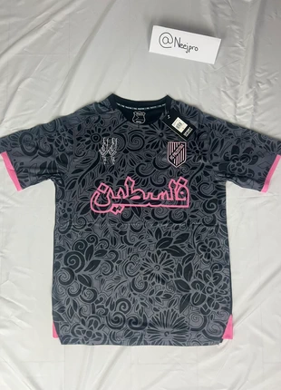Maillot de foot FC Palestine gris et rose, marque: y2k, état: Neuf avec étiquette, taille: L, 15,00 €, 16,45 € Protection acheteurs (Pro) incluse