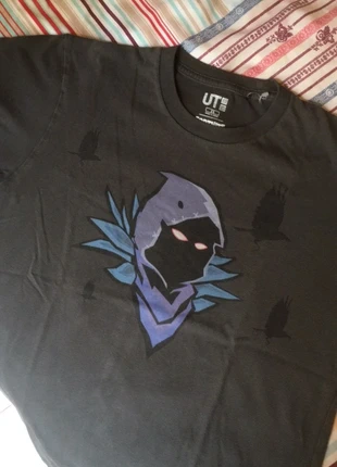 T-shirt Fortnite, marque: Uniqlo, état: Bon état, taille: XS, 2,00 €, 2,80 € Protection acheteurs incluse