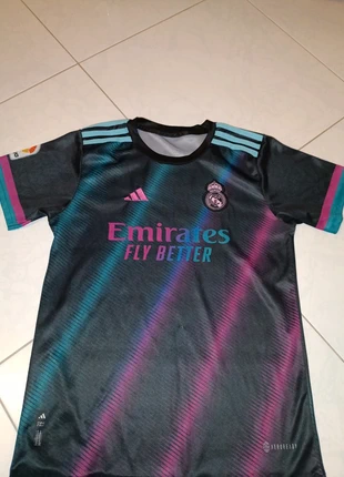 T-shirt benzema, état: Bon état, taille: 10 ans / 140 cm, 5,00 €, 5,95 € Protection acheteurs incluse