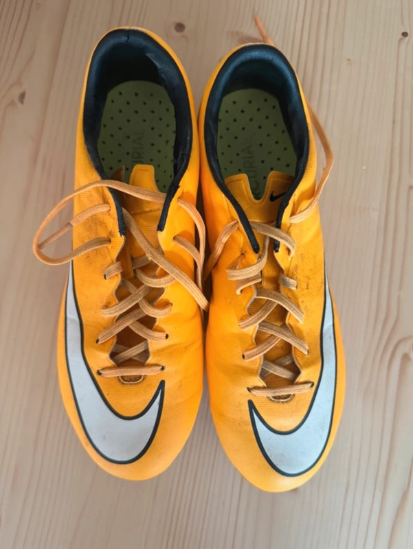 Botas Nike mercurial tacos de aluminio