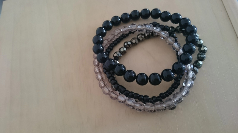 Lot de 4 bracelets perles  1