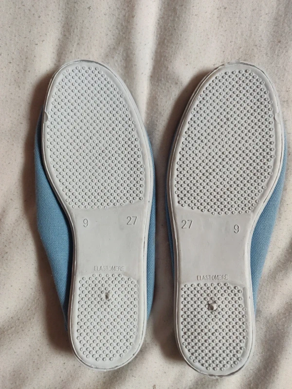 Chaussons gym taille 27 bleu clair et blanc neuf - photo numéro 2
