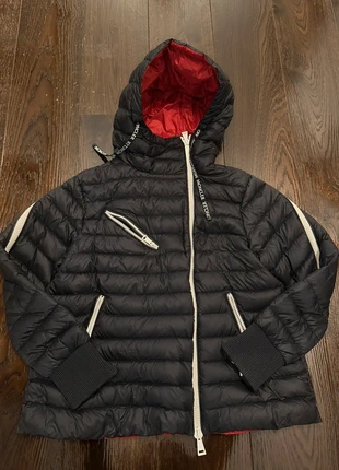 Schwarze Moncler Jacke, marque: Moncler, état: Très bon état, taille: XS / 34 / 6, 150,00 €, 158,20 € Protection acheteurs incluse