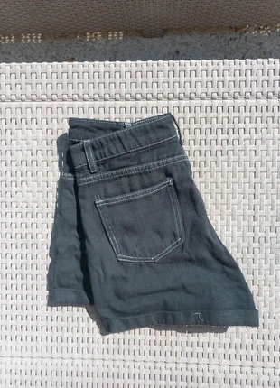 Short en jean mom noir à coutures blanches / beiges, brand: Shein, condition: Very good, size: S / 36 / 8, €1.00, €1.75 includes Buyer Protection