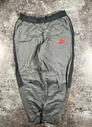 Jogging track pant survêtement Nike tech fleece gris/noir Taille M, marke: Nike, zustand: Sehr gut, größe: M, 21,00 €, 22,75 € inklusive Vinted-Käuferschutz