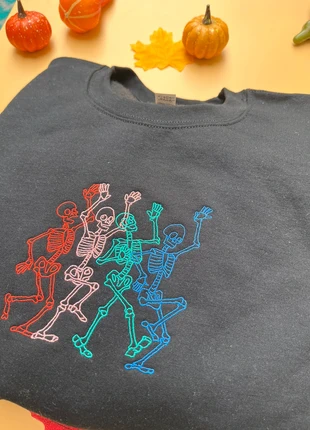 Sweat-shirt brodé squelettes Halloween 🎃, zustand: Neu, größe: M, 45,00 €, 47,95 € beinhaltet Vinted-Käuferschutz Pro