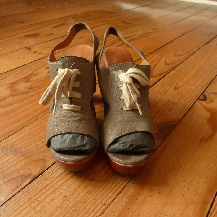 Sandales à talon Chie Mihara en cuir gris 1