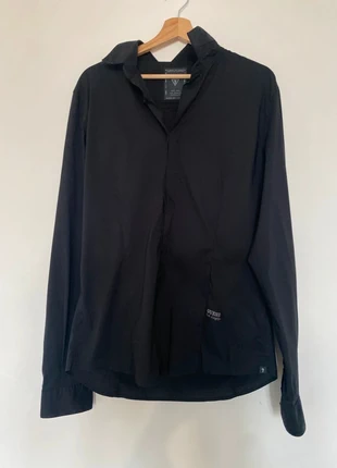 Chemise noire manches longues GUESS Taille L, marque: GUESS, état: Très bon état, taille: L, 20,00 €, 21,70 € Protection acheteurs incluse