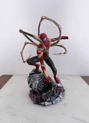 Action Figure Spider-Man Iron Spider Suit (Marvel Avengers), zustand: Neu, mit Etikett, 29,90 €, 32,10 € inklusive Vinted-Käuferschutz