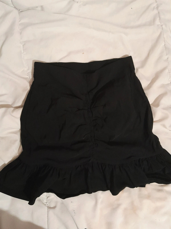 Black frilly skirt | Vinted