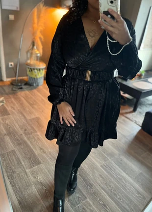 Robe noire imprimé léopard avec ceinture – Élégance festive SHEIN, brand: Shein, condizioni: Ottime, taglia: L / IT 44 / EU 40, €7.00, €8.05 include la Protezione acquisti