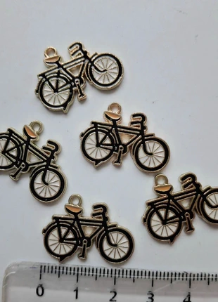 Lot de 5 breloques dorées vélo, condizioni: Nuovo senza cartellino, €1.25, €2.01 include la Protezione acquisti