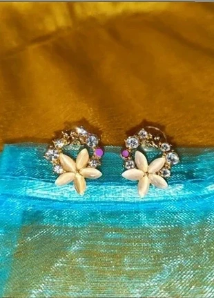 Magnifique boucles d'oreilles Clous en forme de couronne, état: Neuf sans étiquette, 9,99 €, 11,19 € Protection acheteurs incluse