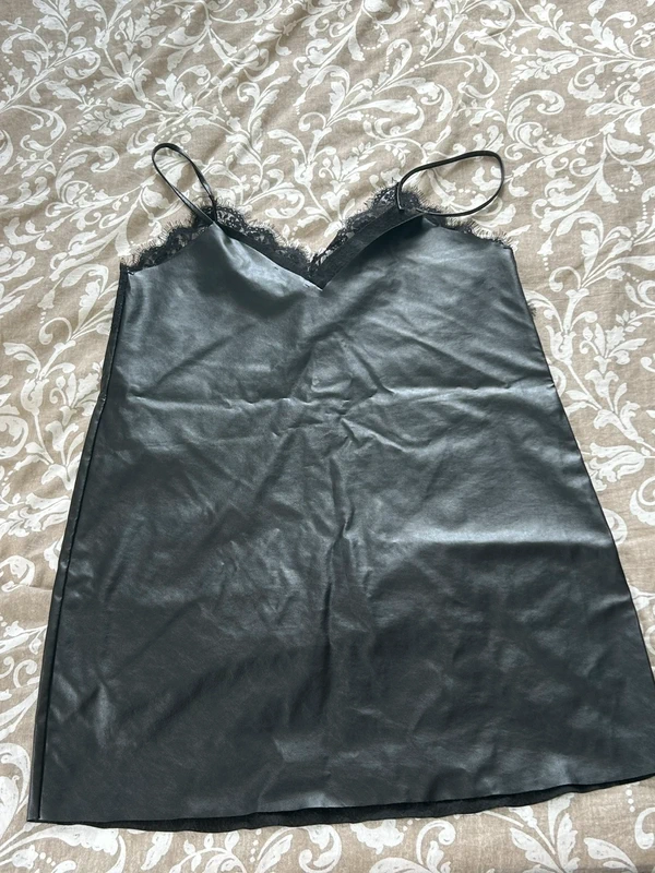 Robe, petite bretelles noire similicuir Zara, taille L - photo numéro 2