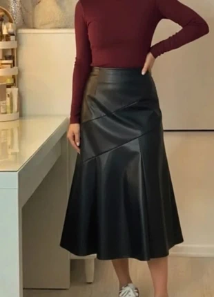 Jupe simili cuir noire évasée taille M, marque: shawly, état: Très bon état, taille: M / 38 / 10, 54,90 €, 58,35 € Protection acheteurs (Pro) incluse