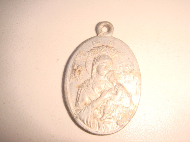 pendentifs religieux 2,5 cm x 1,7 cm 2